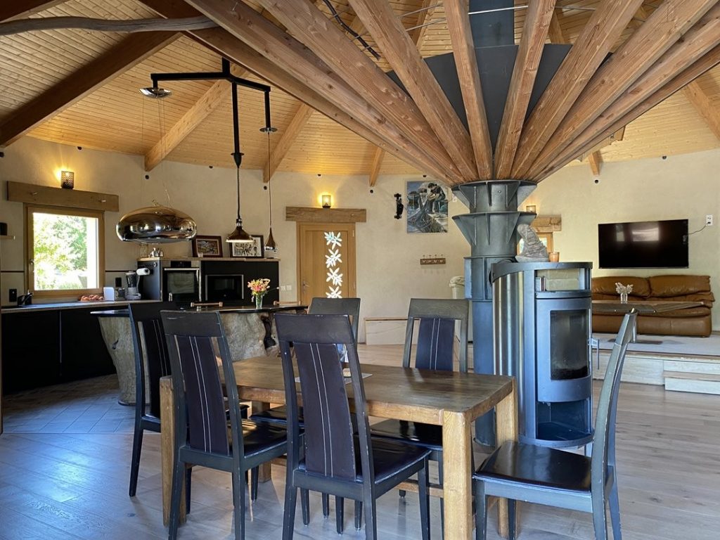 vue du gite : le salon de la roundhouse